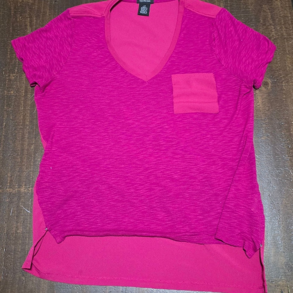 Calvin Klein Jeans High-Low V-Neck Pocket T-Shirt Size L/G